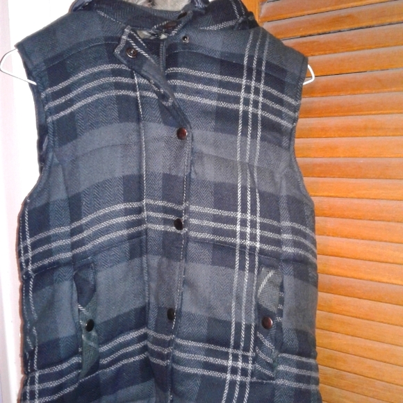 🆓️Add-on Versatile Vest with Faux-Fur Bonnet - Picture 3 of 12